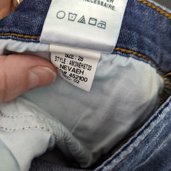 Joe's Jeans Nevaeh Slim Fit Mini Boot Women's Size 28 Distress Wash - Picture 4 of 8